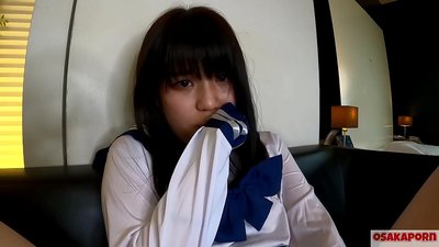 18 کلن جاپاني نجلۍ د وړو ټوټو squirts او orgasms سره د ګوتو fucking او د جنسي لوبو سره. اسيايي نجلۍ د ښوونځي په کاسپلي لباس کې په شوقي ويډيو کې د بلو جاب ورکوي. ماو 7 اوساکاپورن.
